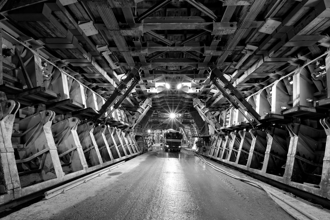 Étapes clés pour un coffrage réussi : guide pratique de la conception à la mise en œuvre découvrez tout ce qu'il faut savoir sur le coffrage : techniques, types de matériaux et astuces pour réussir vos travaux de construction avec efficacité et sécurité.