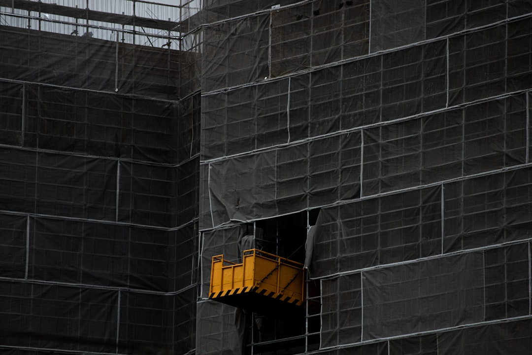 découvrez les applications de scaffolding, des outils essentiels pour générer rapidement la structure de nouveaux projets, automatiser la création de code et accélérer le développement logiciel.