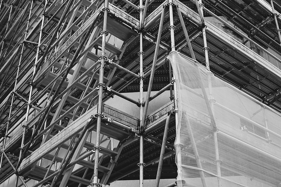 découvrez comment les scaffolding applications accélèrent le développement web en générant automatiquement la structure de projets, facilitant la création d’applications robustes et évolutives.