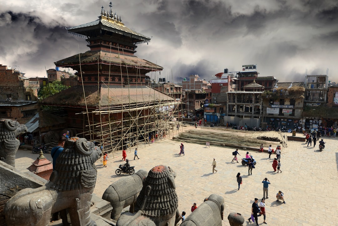 Conception sur mesure d’échafaudages : les solutions pour des chantiers aux formes atypiques découvrez nos solutions d'échafaudages sur mesure pour répondre parfaitement à vos besoins de chantier, alliant sécurité, robustesse et flexibilité.