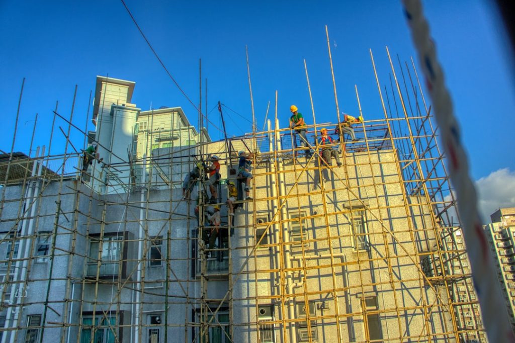 Formation et certification des monteurs d'échafaudages : les clés pour réussir son parcours professionnel en 2025 formation et certification en échafaudage : développez vos compétences, assurez votre sécurité et obtenez une certification reconnue pour travailler en hauteur en toute confiance.