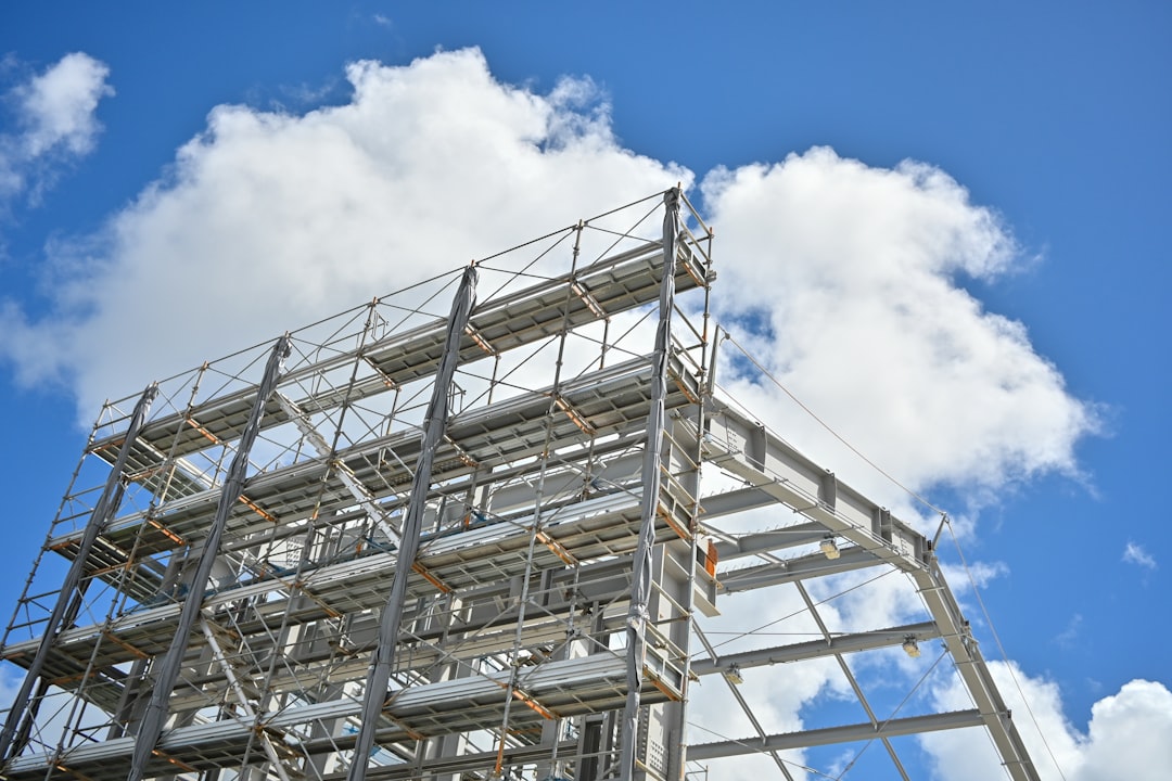 Intégration des échafaudages écologiques : quelles solutions pour une construction durable en 2025 ? intégration durable d'échafaudages : solutions écologiques et innovantes pour des chantiers respectueux de l'environnement.